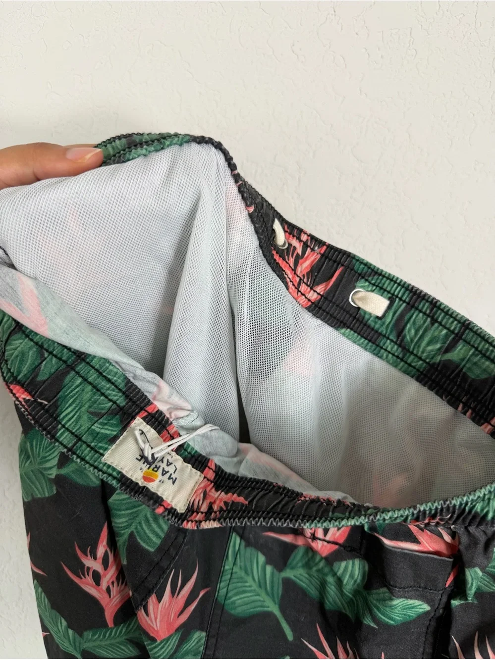 •MARINE LAYER• Hamilton Swim Trunks Faded Black Floral Size Small